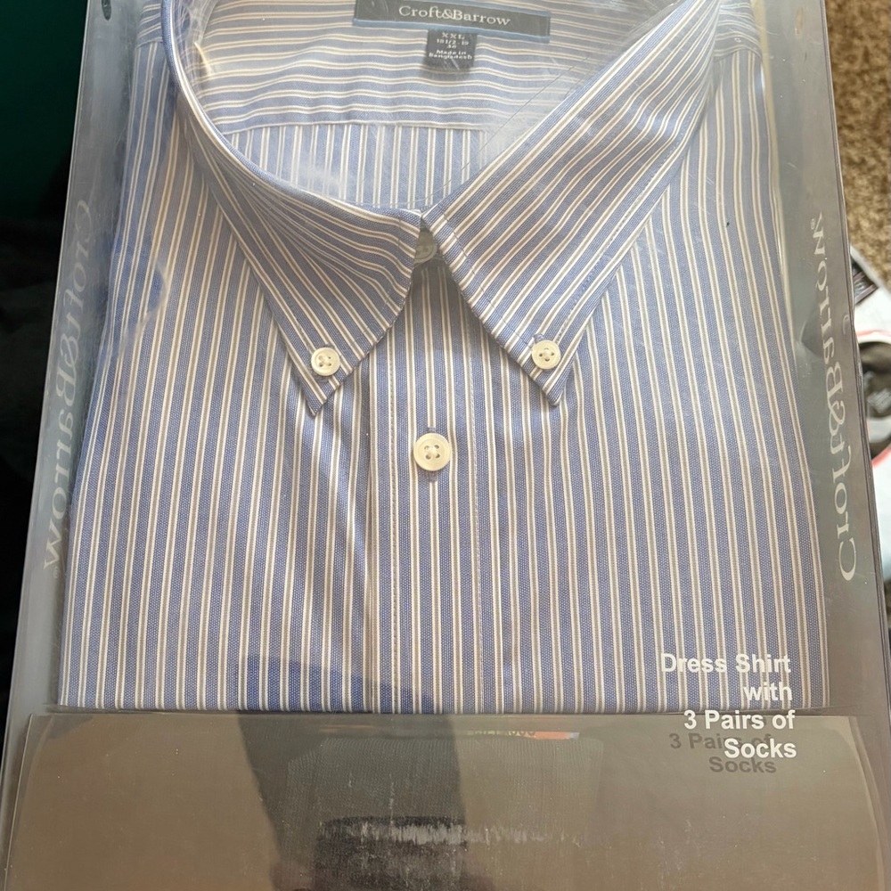 Men’s dress shirt with tie and 3 pairs socks new
